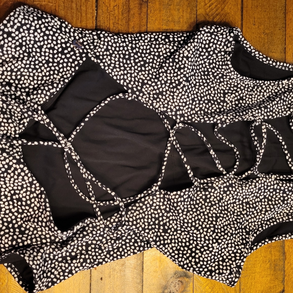 Buffbunny Sharkbite One Piece - image 6